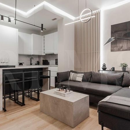 Contemporary Minimalist Apartment By Rems Малага Экстерьер фото