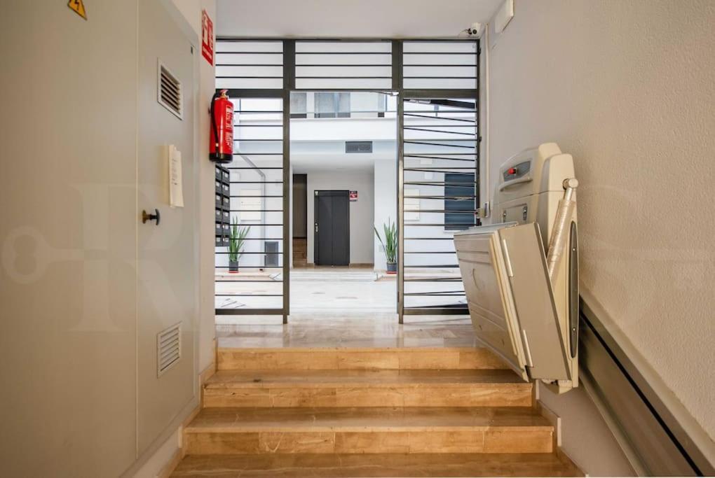 Contemporary Minimalist Apartment By Rems Малага Экстерьер фото