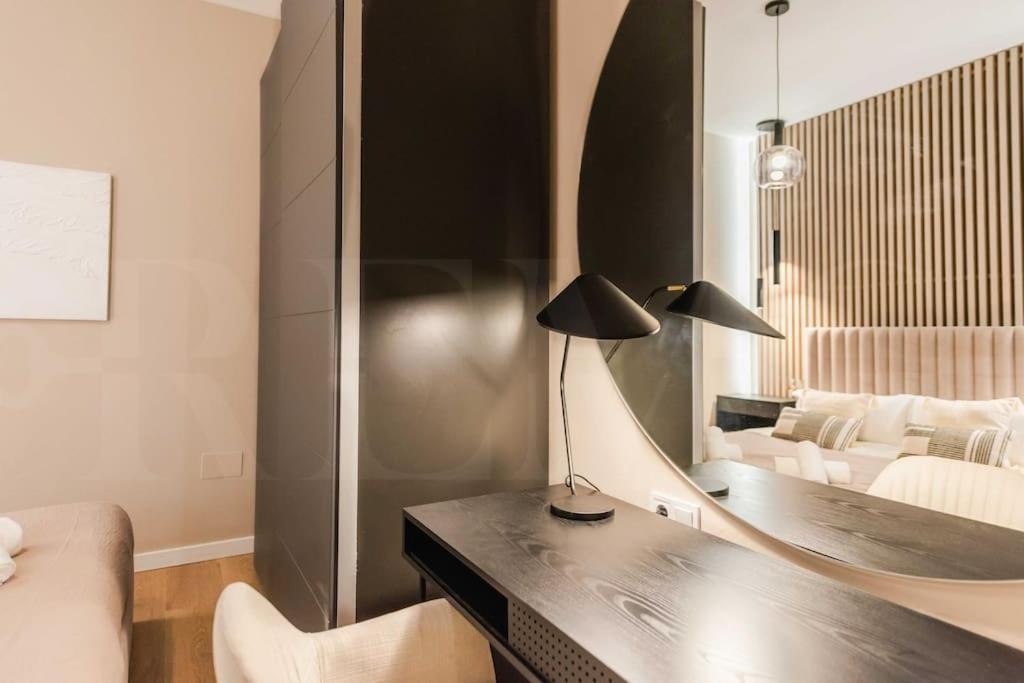 Contemporary Minimalist Apartment By Rems Малага Экстерьер фото