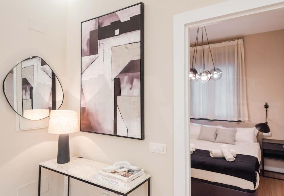 Contemporary Minimalist Apartment By Rems Малага Экстерьер фото